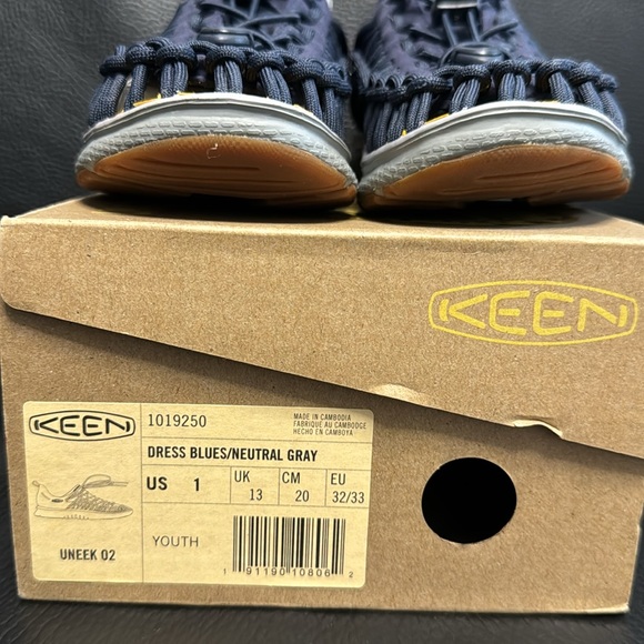 Big Kid's Keen Uneek 02 Size 1 - Picture 4 of 4